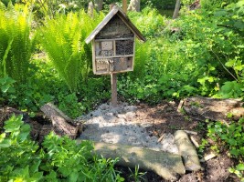 Ons insecten hotel, gemaakt in de Lichtwijzer - Christelijke Gereformeerde Kerk in Gouda groter tonen